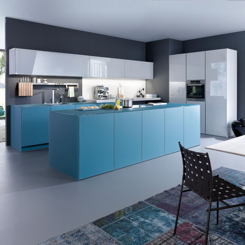 Cuisine contemporaine - LARGO-FG | IOS-M - LEICHT - en verre / en bois / avec îlot