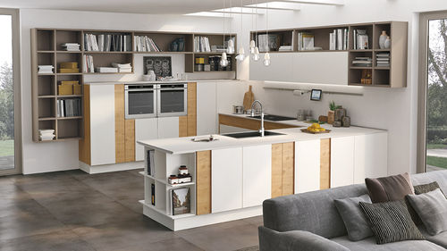 Cuisine contemporaine - CREATIVA - CUCINE LUBE - en bois / sans poignée / laquée