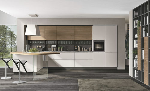 Cuisine contemporaine - LUNA - CUCINE LUBE - en bois / laquée / mate