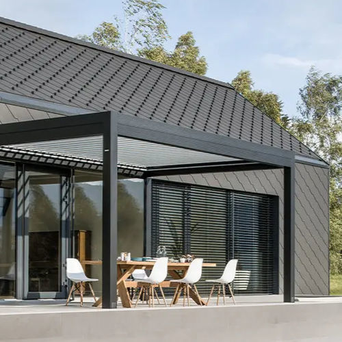 Pergola adossée - LUBIANA - SLOVENIA - Gibus SPA - en métal / à lames brise soleil / sur mesure