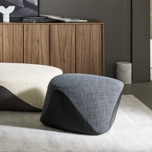 Pouf contemporain - Seki - BONALDO - en cuir / en tissu / triangulaire