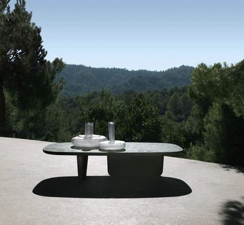 Table basse contemporaine - Tobi-Ishi - B&B Italia - en béton / avec piètement en béton / ovale