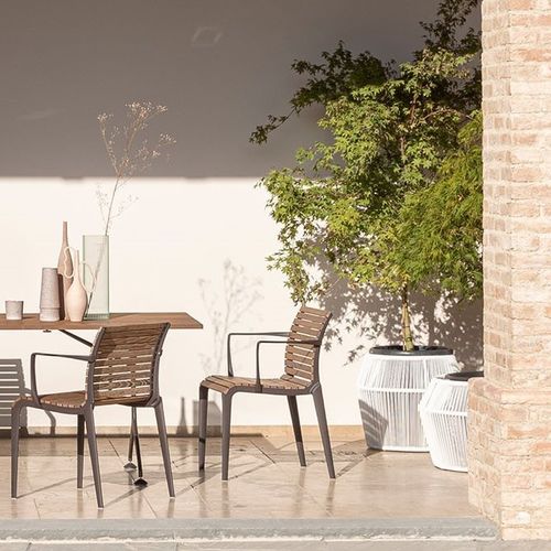 Chaise de jardin contemporaine - M21_O - ALIAS - d'extérieur / en frêne / avec piètement en fonte d'aluminium