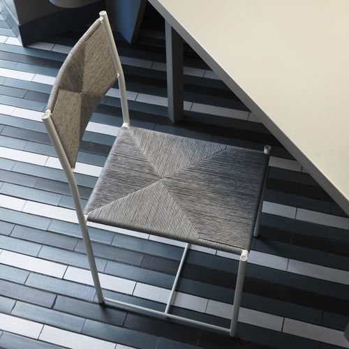 Chaise contemporaine - PALUDIS / 150 - ALIAS - d'intérieur / en paille / avec piètement en acier laqué
