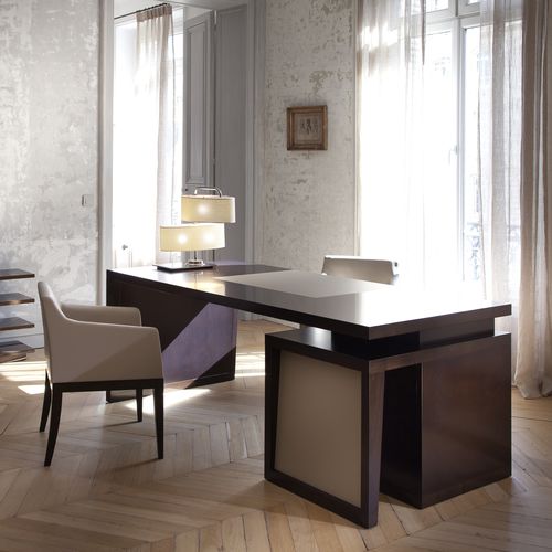 Bureau contemporain - ANDREWS - HUGUES CHEVALIER - en bois / en cuir / avec rangement
