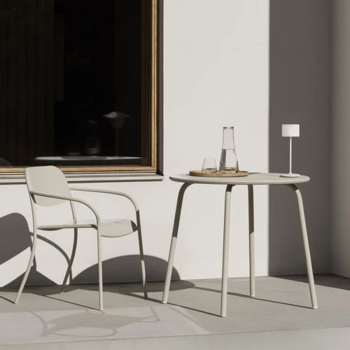 Table bistrot contemporaine - YUA - Blomus - en acier à revêtement par poudre / en acier galvanisé / avec piètement en acier galvanisé
