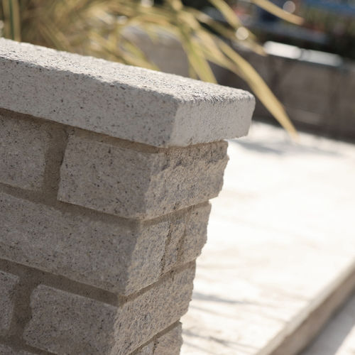 Mur en béton - TEXTURED COPING - BRADSTONE