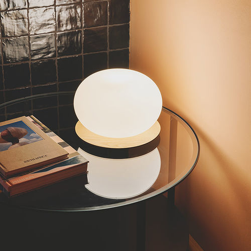 Lampe de table - KNOCK - MILAN ILUMINACION - en verre soufflé / en frêne / contemporaine