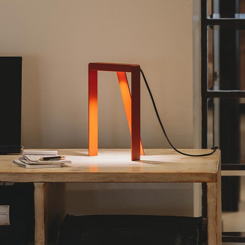 Lampe de table - TEMPE - MILAN ILUMINACION - en acier laqué / contemporaine / d'intérieur