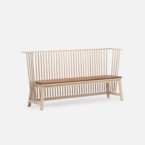 Banc public contemporain - LOW - DE LA ESPADA - en bois massif / en frêne / en noyer américain