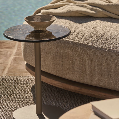 Table d'appoint contemporaine - MARE - Tribù - en verre trempé / avec piètement en aluminium / ronde
