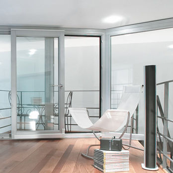 Fenêtre en aluminium - KF 240 - Internorm - en PVC / coulissante / oscillo-battante