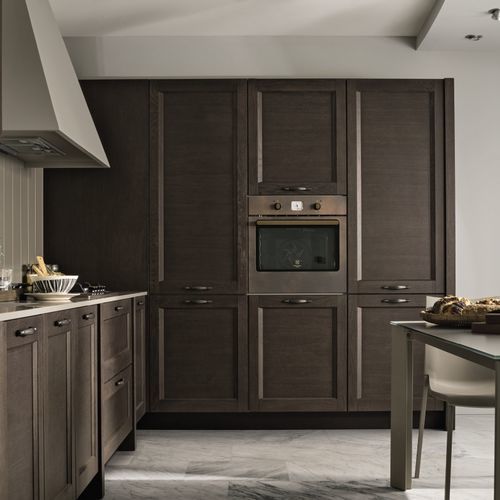 Armoire de rangement pour cuisine traditionnel - TABIA - MAISTRI - en chêne / en verre / en mélaminé