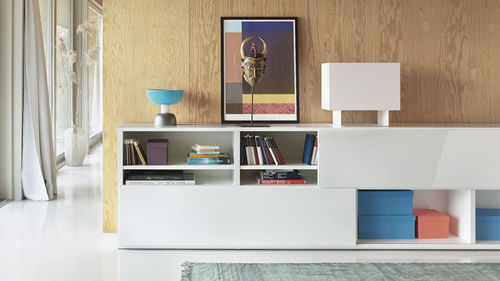 Buffet contemporain - STUDIMO - interlübke - en bois laqué / en verre / avec étagère