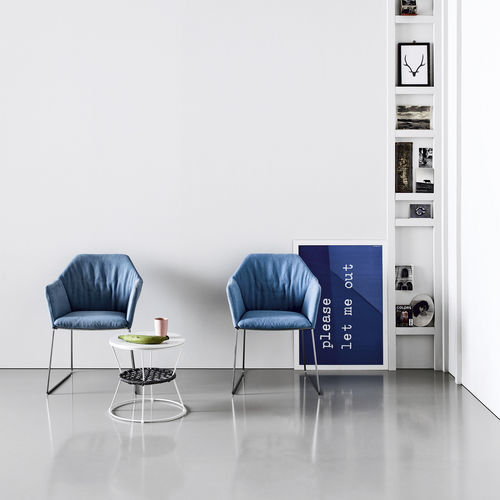 Chaise de salle à manger contemporaine - NEW YORK - saba - d'intérieur / en tissu / avec piètement en métal peint
