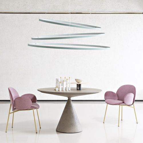 Chaise contemporaine - Ola - saba - d'intérieur / en tissu / avec piètement en fer