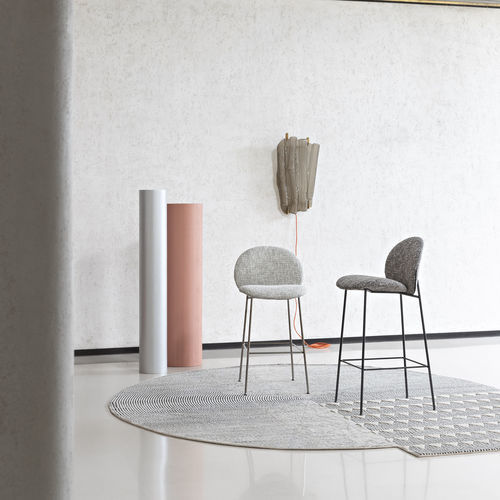 Chaise de bar contemporaine - OLA - saba - d'intérieur / en tissu / avec piètement en métal peint