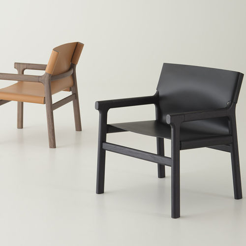 Fauteuil contemporain - FUSHIMI  - PIANCA - en cuir / en noyer / en frêne