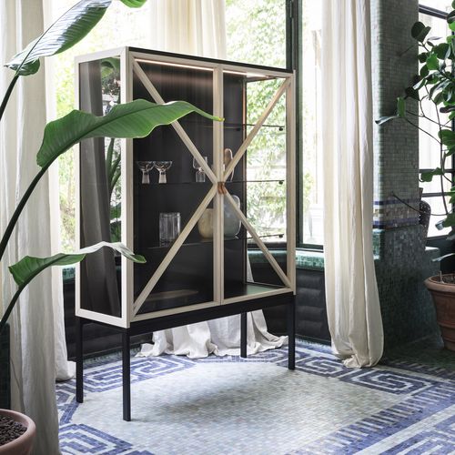 Vitrine contemporaine - Kramer - miniforms - en verre fumé / en bois laqué / en noyer