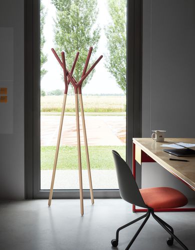 Porte-manteau sur pied - Game Of Trust - miniforms - contemporain / en hêtre / en bois laqué
