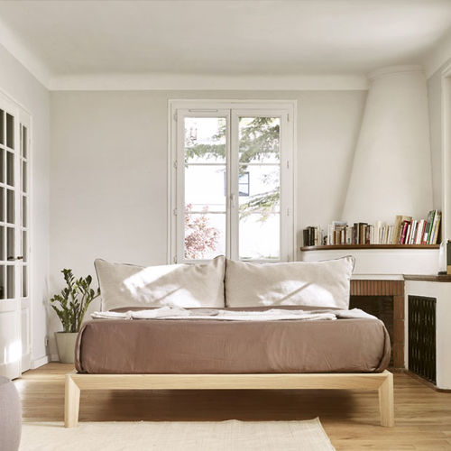 Lit double - BORA - TREKU - contemporain / avec tête de lit / en bois