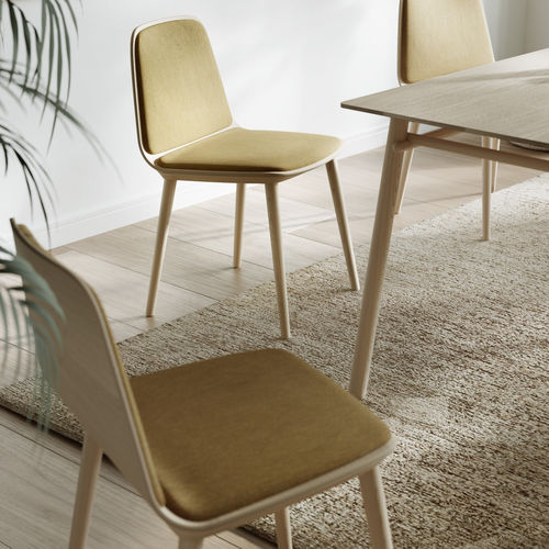 Chaise contemporaine - BISELL - TREKU - d'intérieur / en tissu / en bois massif