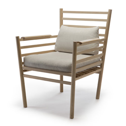 Fauteuil contemporain - ARTE RML1 - Nikari - en frêne / avec coussin amovible / d'extérieur