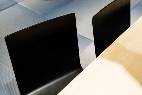 Chaise contemporaine - PAPER - David design - bois / empilable / résidentielle