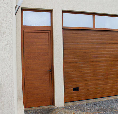 Porte de service - AGM - en aluminium / battante / contemporaine