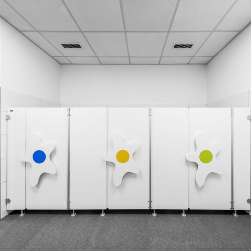 Cabine sanitaire en HPL - B-BAMBINO - KEMMLIT-Bauelemente GmbH - en bois / pour WC / pour école maternelle