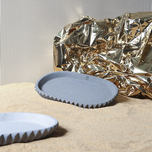 Assiette plate - SIMAN  - Urbi et Orbi - en béton / résidentielle