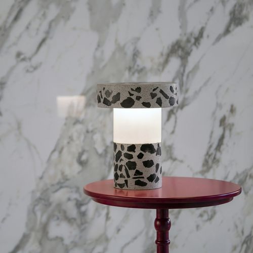 Lampe de table - LUCERA - Urbi et Orbi - en béton / contemporaine / à batterie rechargeable