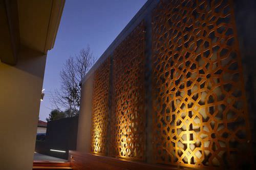 Mur-rideau en panneaux - AFTERNOON SUN - ABIYA Mashrabiya - en métal / décoratif / perforé
