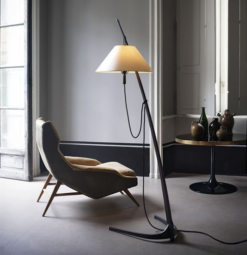 Lampe sur pied - DORNSTAB - Kalmar Werkstaetten - en métal / en bois / contemporaine