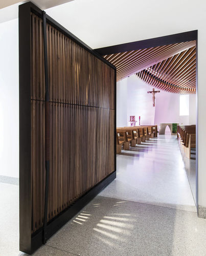 Porte d'intérieur - St. Mary Chapel - USA - FritsJurgens - en noyer / en acier / pivotante à axe excentré