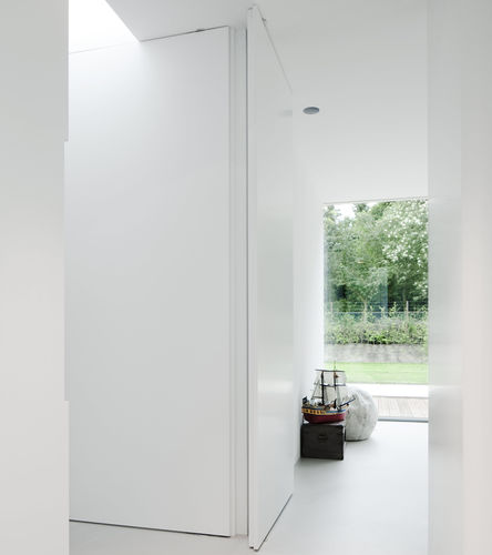 Porte d'intérieur - Breda, The Netherlands - FritsJurgens - en bois / pivotante à axe excentré / contemporaine