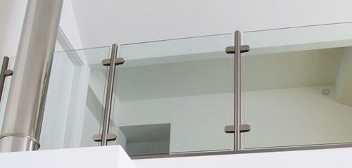 Garde-corps en inox - CRISTAL PUR - AT INOX - à panneaux en verre / d'extérieur / pour balcon