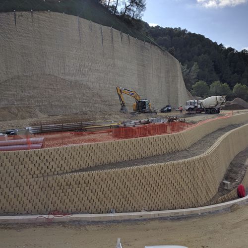 Bloc de béton creux - Betotitan ® - BETOCONCEPT - cellulaire / articulé / pour mur de soutènement