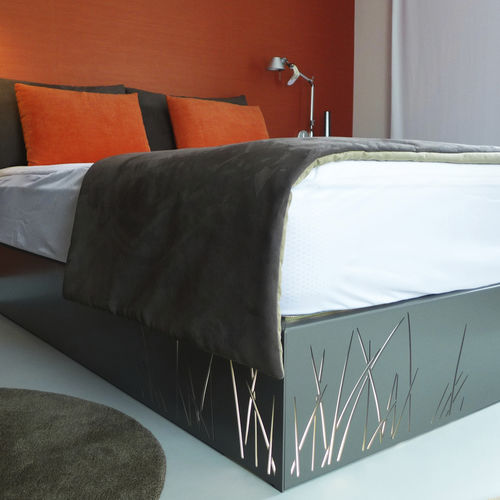 Lit double - BPLAN - contemporain / avec étagère intégrée / en métal