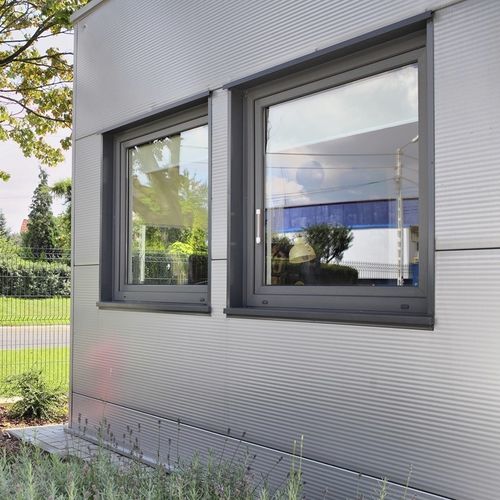 Fenêtre en aluminium - FUTURO  - WISNIOWSKI - en acier galvanisé / battante / oscillo-coulissante