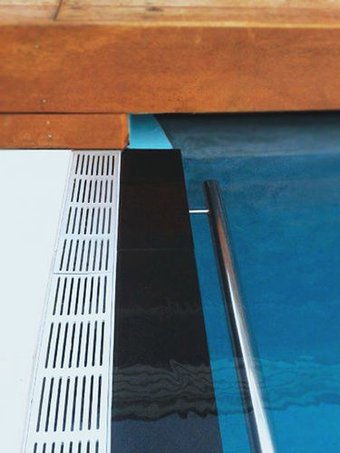 Caniveau en PVC - UD40 - ULTRA CORPORATION - en béton à haute performance / grille en alliage / pour piscine