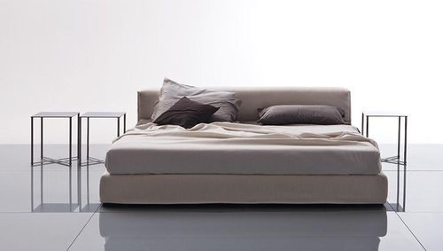 Lit double - GORDON - marac srl - contemporain / avec table de chevet / tapissé