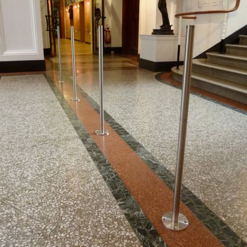 Borne de protection - Q - Absolute Museum & Gallery Products Ltd - de contrôle d'accès / amovible / en acier inoxydable