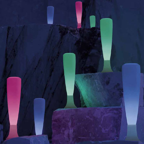 Borne d'éclairage de jardin - JETA - VGnewtrend - contemporaine / en plastique / à LED