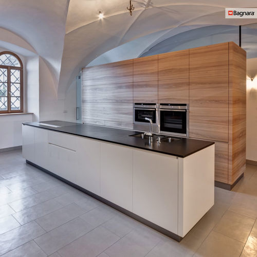 Plan de travail en pierre - COLONIAL BLACK - Nikolaus Bagnara S.p.A. - pour cuisine / pour intérieur / noir