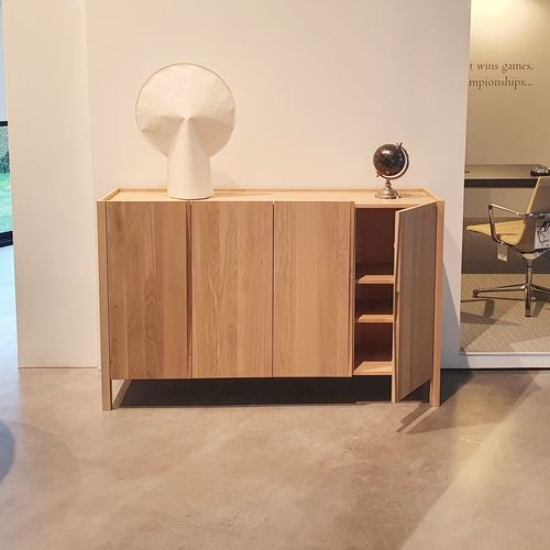 Buffet contemporain - RESET - SPELL - en bois / à portes battantes / 4 pieds