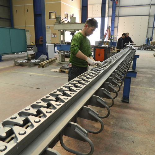 Joint de dilatation en élastomère - TENSA-GRIP RS-LS - Mageba - en acier / pour construction de pont / monocellulaire