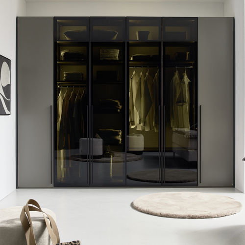 Armoire contemporaine - AIRLINE - Musterring - en bois laqué / en verre / à portes battantes