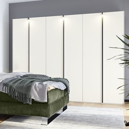 Armoire contemporaine - ANTIVO - Musterring - en bois laqué brillant / à portes battantes / avec éclairage intégré
