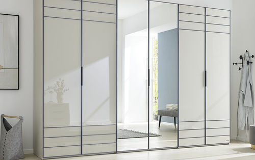 Armoire contemporaine - COVELO - Musterring - en bois laqué brillant / à portes battantes / à miroir